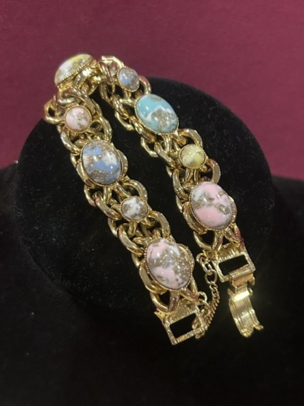 VINTAGE “Easter Egg” Pastel Stone Gold Link Chunky BRACELET with Safety Chain - Picture 7 of 9